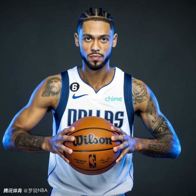 爱德华兹44分小哈达威32分东契奇缺阵森林狼送独行侠连败NBA常规赛激战正酣，西部领头羊森林狼主场迎战独行侠，东契奇此役因左股四头肌酸痛缺阵，独行侠上场不敌骑士，目前18胜13负暂列西部第6位，森林狼22胜7负稳居西部头名。